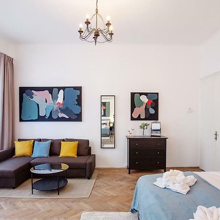 5Br 2Bath Family Apt 5Mins To Wenceslas Square Прага Екстериор снимка