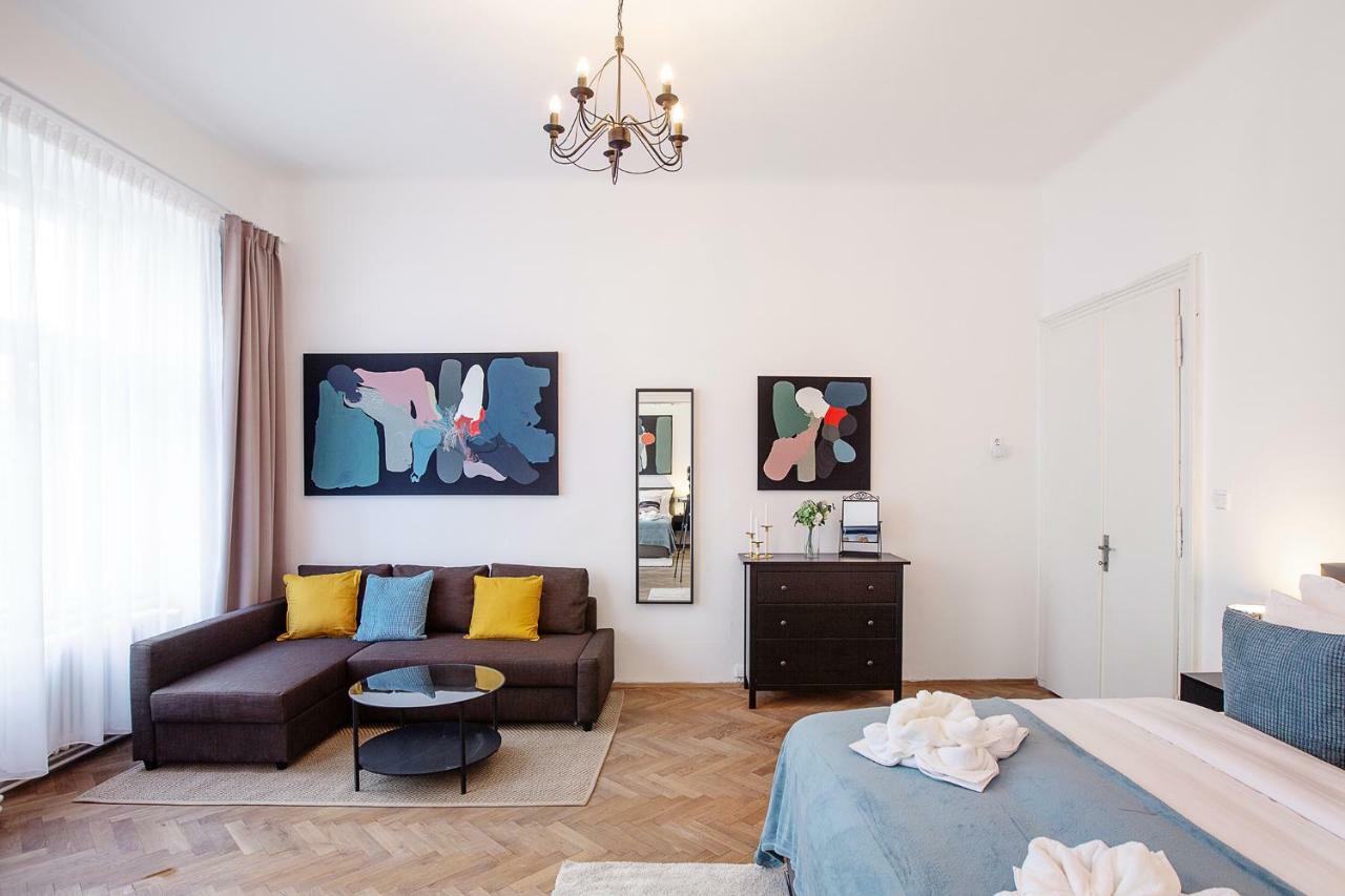 5Br 2Bath Family Apt 5Mins To Wenceslas Square Прага Екстериор снимка
