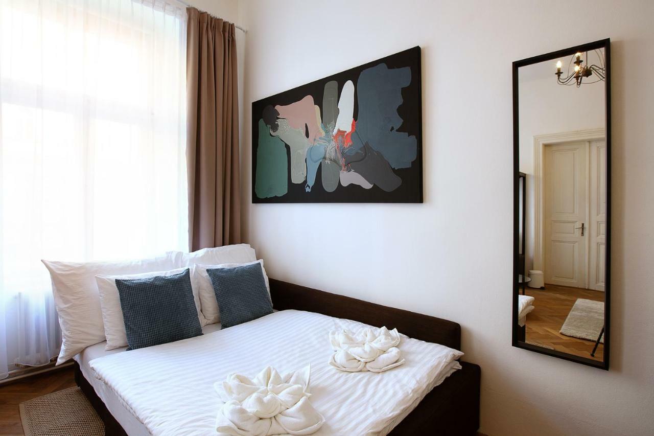 5Br 2Bath Family Apt 5Mins To Wenceslas Square Прага Екстериор снимка