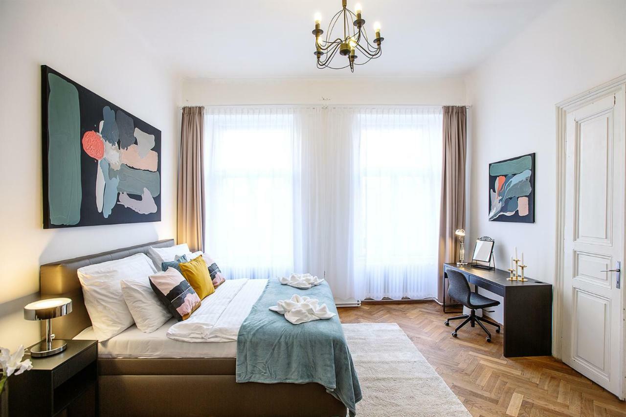 5Br 2Bath Family Apt 5Mins To Wenceslas Square Прага Екстериор снимка