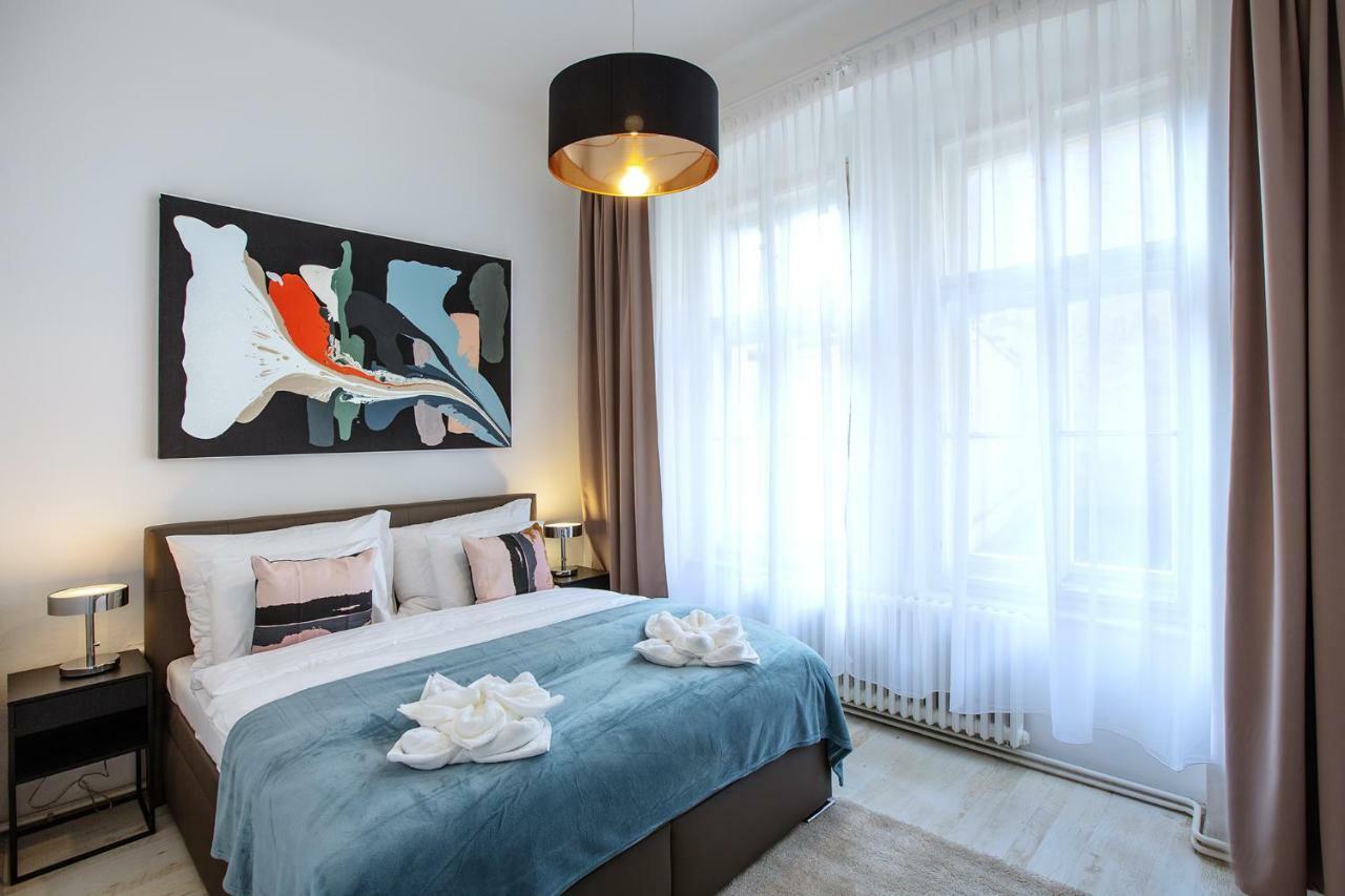 5Br 2Bath Family Apt 5Mins To Wenceslas Square Прага Екстериор снимка